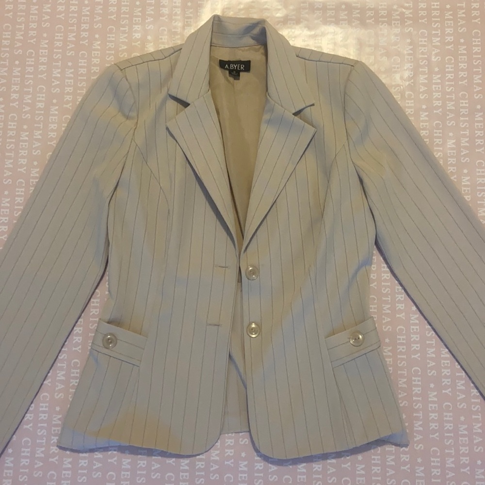 Women’s tan blazer